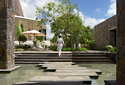 1342165068_spa_entrance.jpg