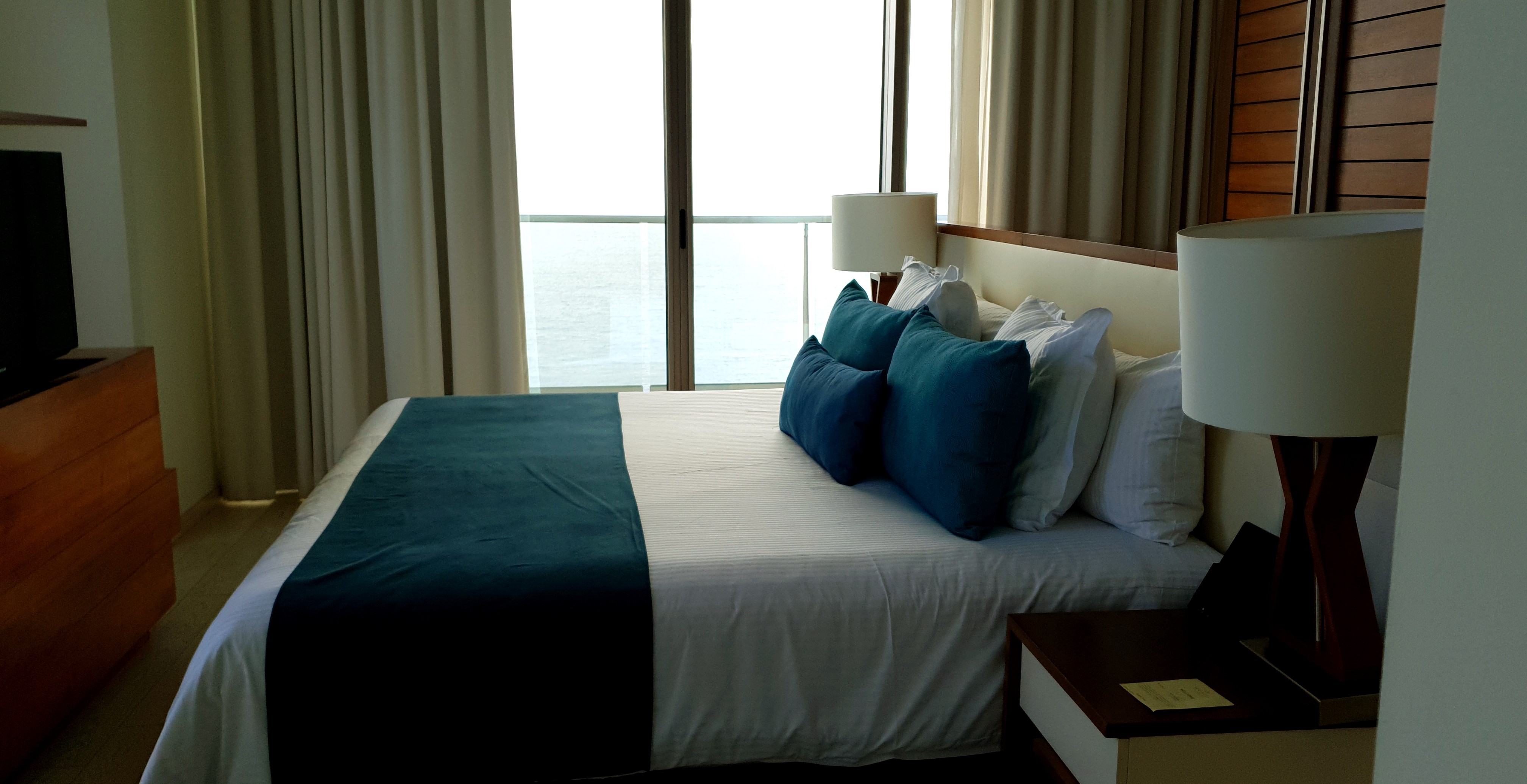 Preferred Master Suite Ocean Front (19).jpg